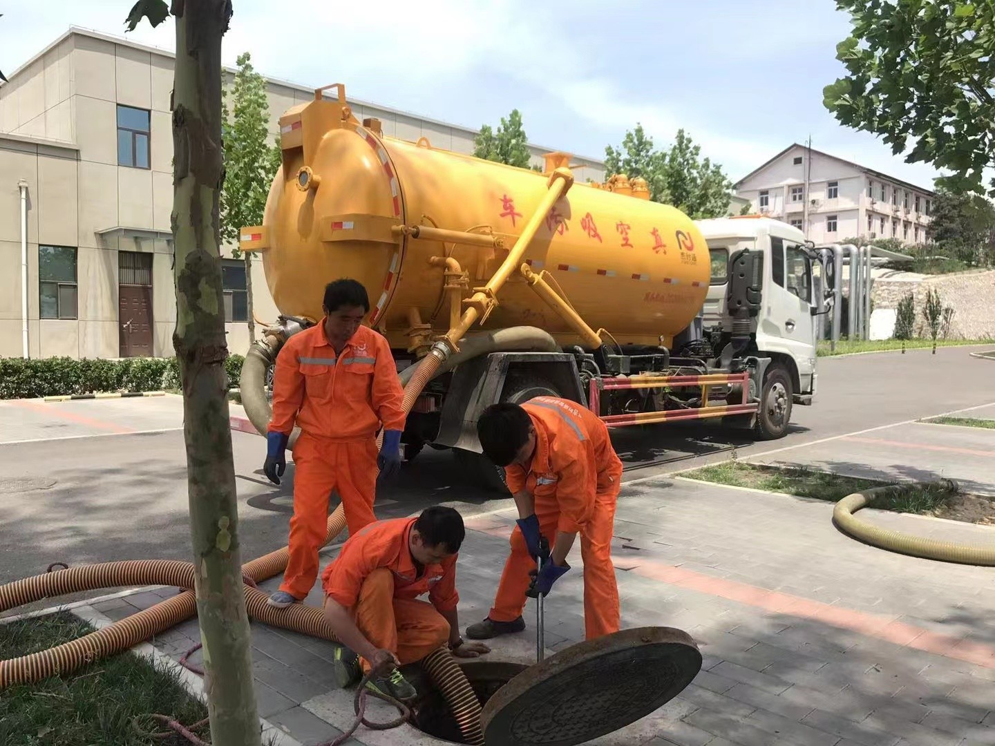 五营化粪池清理与5-8吨吸粪车施工效率分析